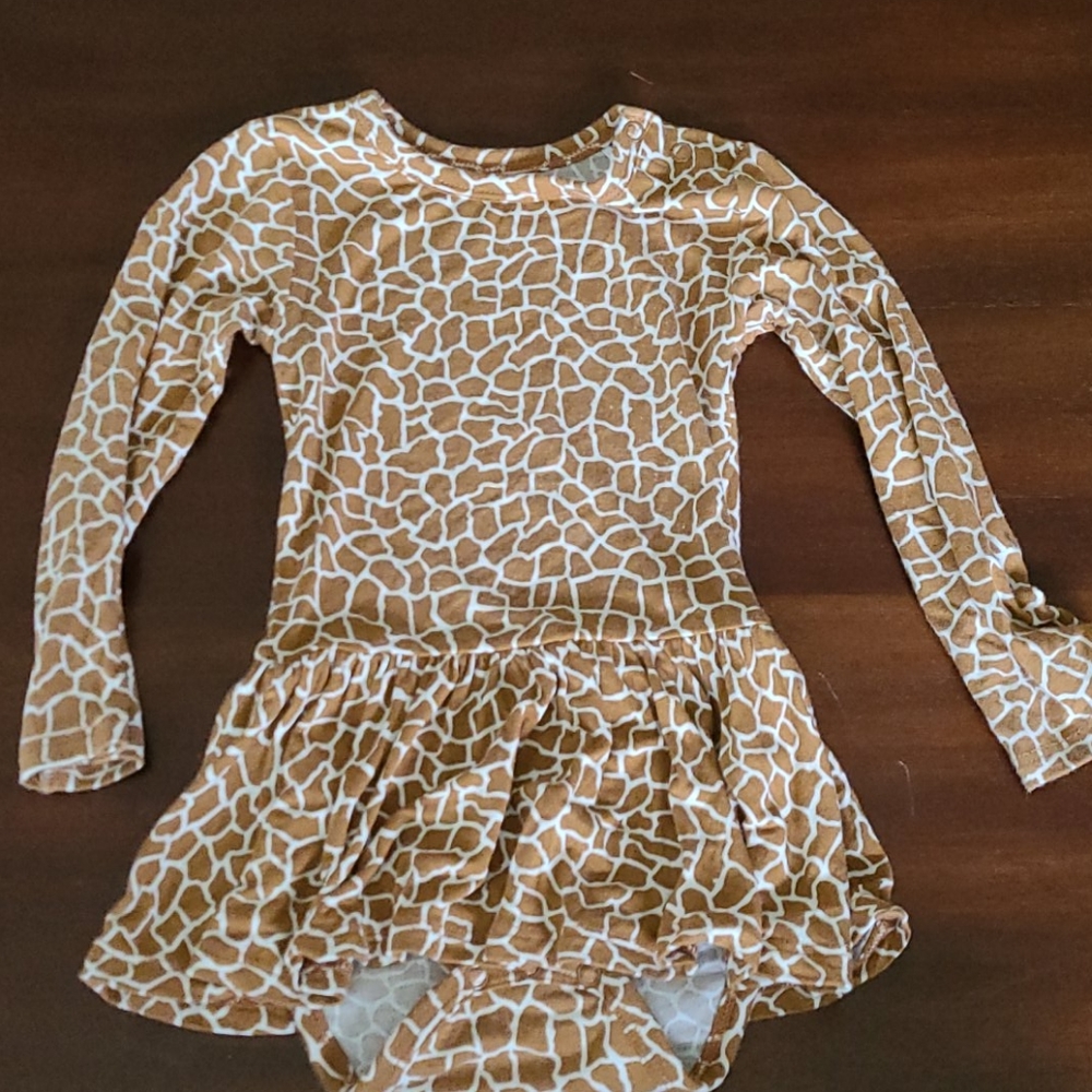 Posh Peanut Giraffe 🦒 twirl